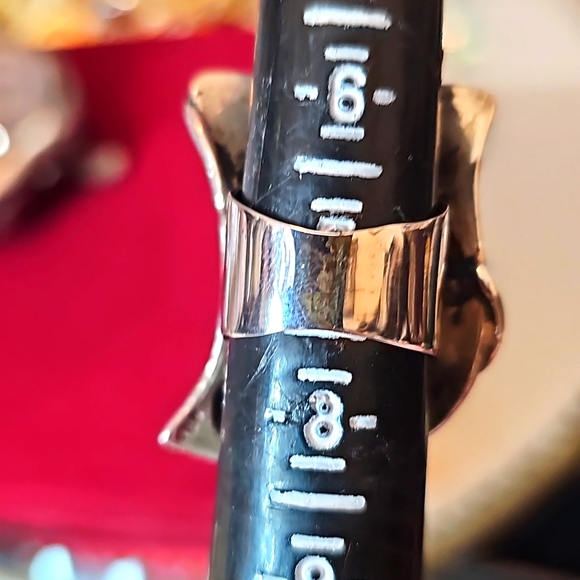 Brutalist Wide Ring - Picture 6 of 6